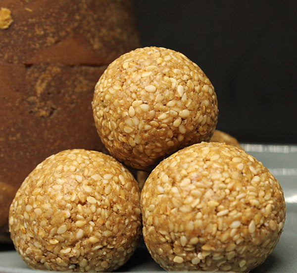 Jaggery Til Laddu